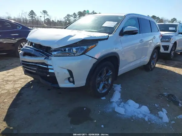 5TDDZRFH8KS736726 2019 TOYOTA HIGHLANDER - Image 2