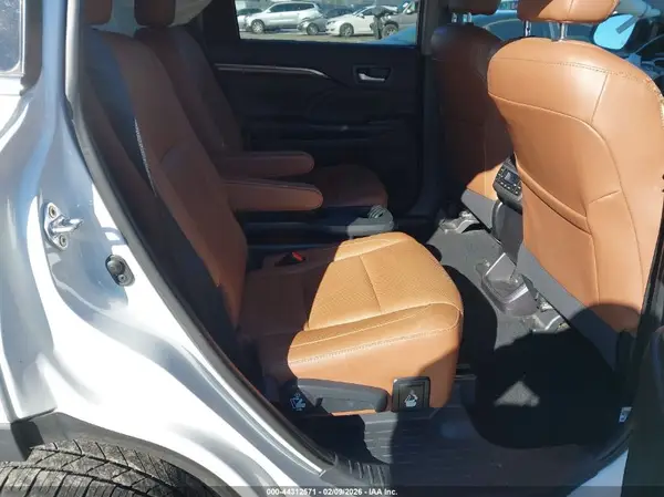 5TDDZRFH8KS736726 2019 TOYOTA HIGHLANDER - Image 8