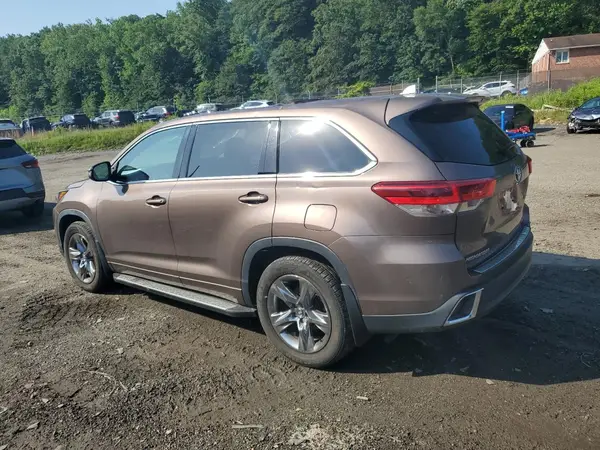 5TDDZRFH8KS738007 2019 TOYOTA HIGHLANDER - Image 2