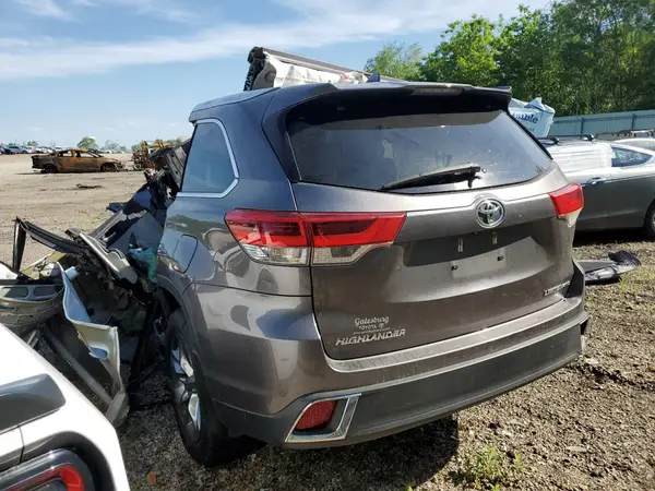 5TDDZRFH8KS747872 2019 TOYOTA HIGHLANDER - Image 2