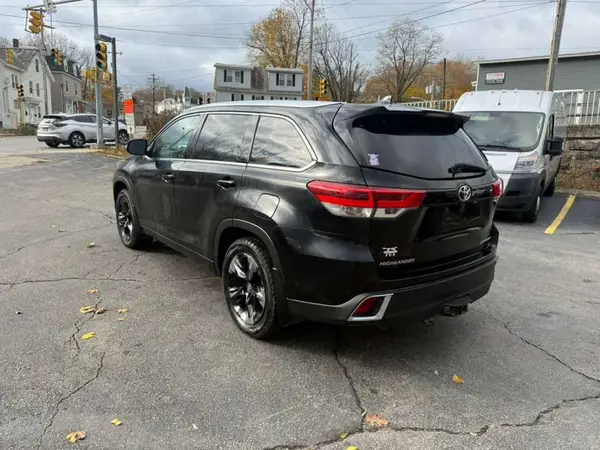 5TDDZRFH8KS924128 2019 TOYOTA HIGHLANDER - Image 2
