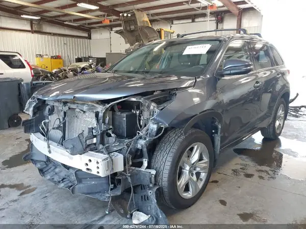 5TDDZRFH8KS926493 2019 TOYOTA HIGHLANDER - Image 2