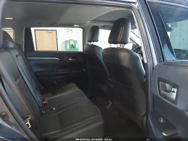 5TDDZRFH8KS926493 2019 TOYOTA HIGHLANDER - Image 8