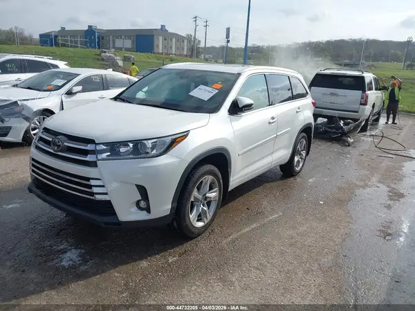 5TDDZRFH8KS926770 2019 TOYOTA HIGHLANDER - Image 2