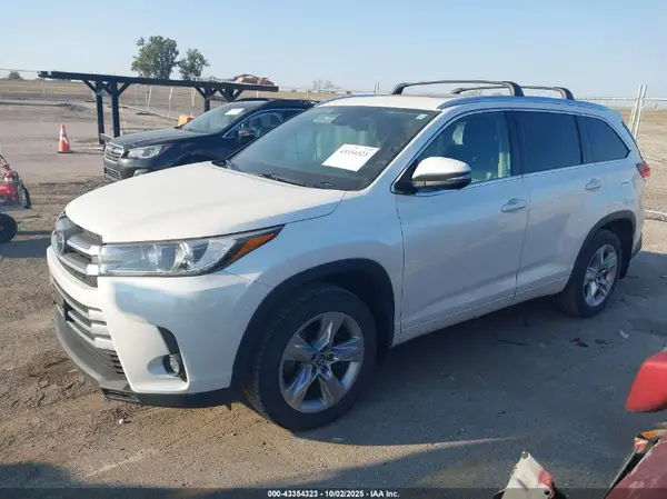 5TDDZRFH8KS926994 2019 TOYOTA HIGHLANDER - Image 2