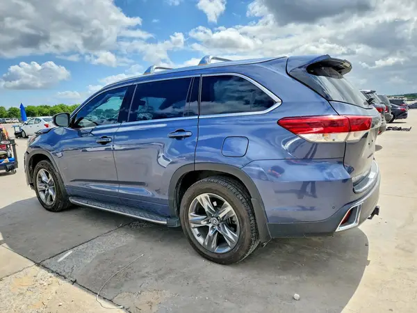 5TDDZRFH8KS929930 2019 TOYOTA HIGHLANDER - Image 2