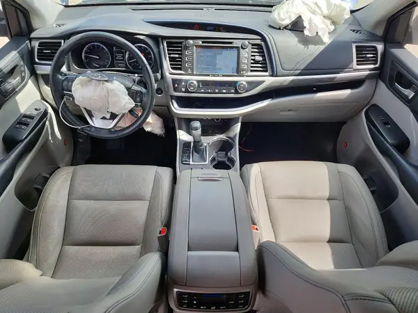 5TDDZRFH8KS929930 2019 TOYOTA HIGHLANDER - Image 8
