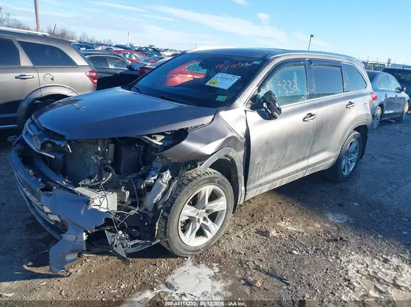 5TDDZRFH8KS942807 2019 TOYOTA HIGHLANDER - Image 2