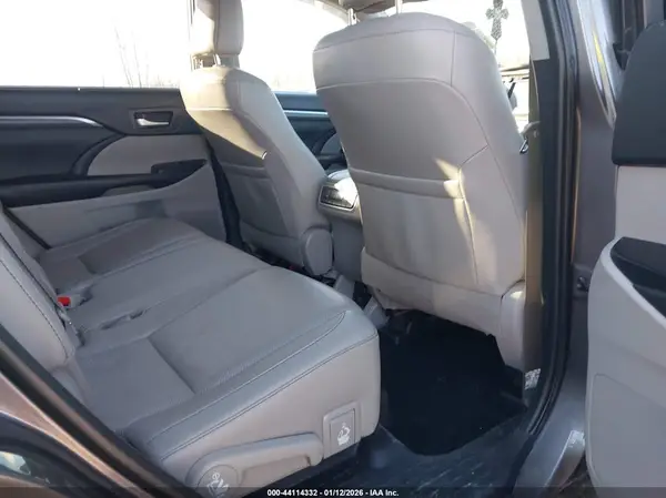 5TDDZRFH8KS942807 2019 TOYOTA HIGHLANDER - Image 8
