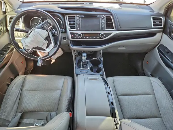 5TDDZRFH8KS944833 2019 TOYOTA HIGHLANDER - Image 8