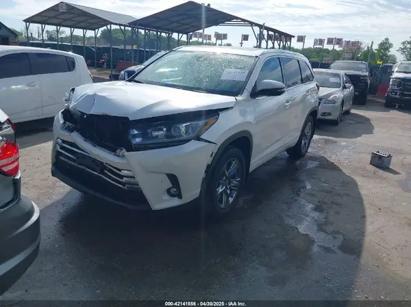 5TDDZRFH8KS968209 2019 TOYOTA HIGHLANDER - Image 2