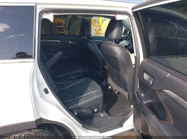 5TDDZRFH8KS968209 2019 TOYOTA HIGHLANDER - Image 8
