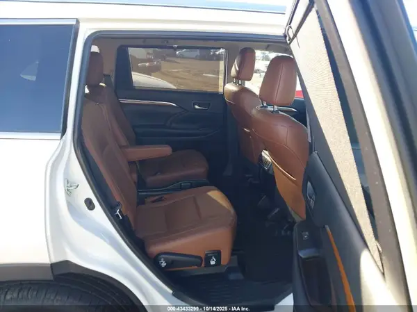 5TDDZRFH8KS992378 2019 TOYOTA HIGHLANDER - Image 8
