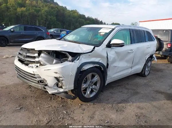 5TDDZRFH8KS999900 2019 TOYOTA HIGHLANDER - Image 2