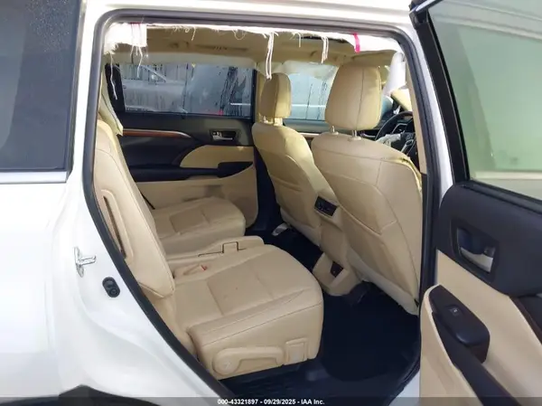 5TDDZRFH8KS999900 2019 TOYOTA HIGHLANDER - Image 8