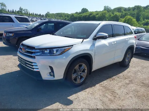 5TDDZRFH9HS356688 2017 TOYOTA HIGHLANDER - Image 2