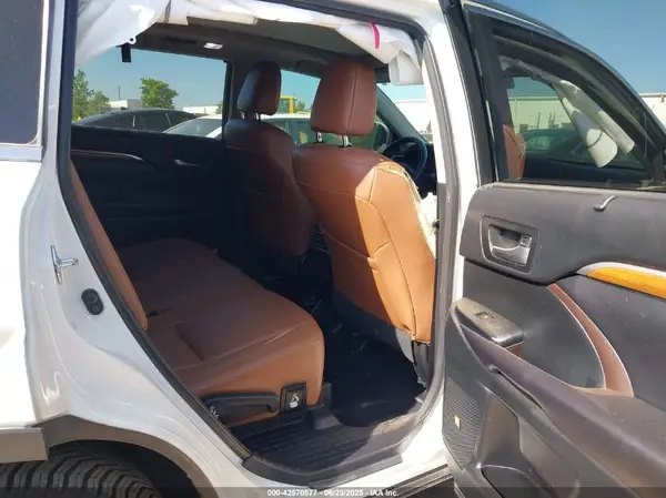 5TDDZRFH9HS356688 2017 TOYOTA HIGHLANDER - Image 8