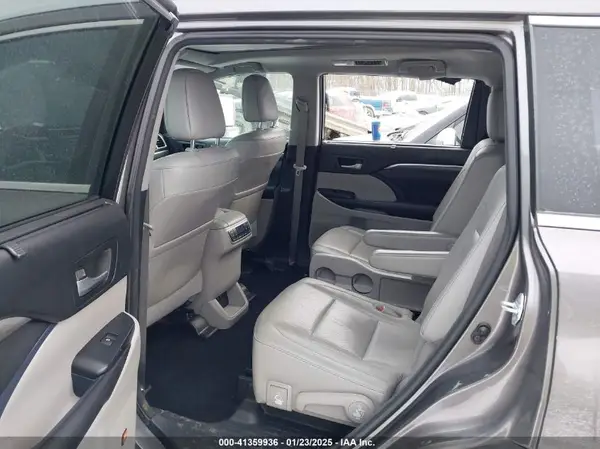 5TDDZRFH9HS361759 2017 TOYOTA HIGHLANDER - Image 8