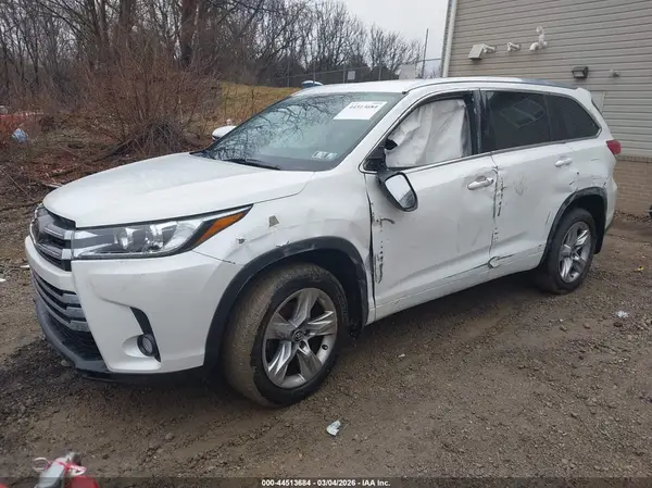 5TDDZRFH9HS366783 2017 TOYOTA HIGHLANDER - Image 2