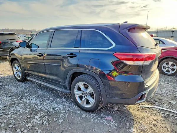 5TDDZRFH9HS372812 2017 TOYOTA HIGHLANDER - Image 2