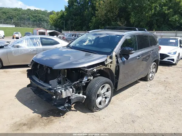 5TDDZRFH9HS377802 2017 TOYOTA HIGHLANDER - Image 2