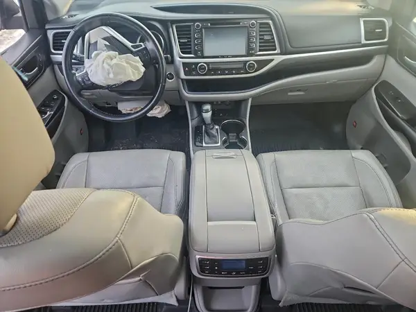 5TDDZRFH9HS378495 2017 TOYOTA HIGHLANDER - Image 8