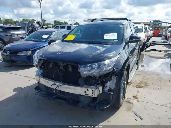 5TDDZRFH9HS378688 2017 TOYOTA HIGHLANDER - Image 2