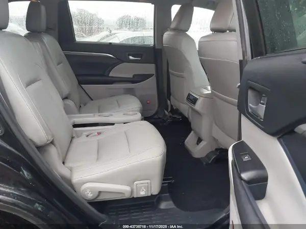 5TDDZRFH9HS380280 2017 TOYOTA HIGHLANDER - Image 8