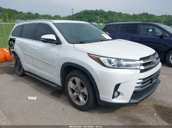 5TDDZRFH9HS389870 2017 TOYOTA HIGHLANDER - Image 1