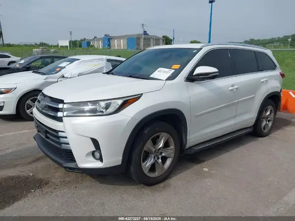 5TDDZRFH9HS389870 2017 TOYOTA HIGHLANDER - Image 2