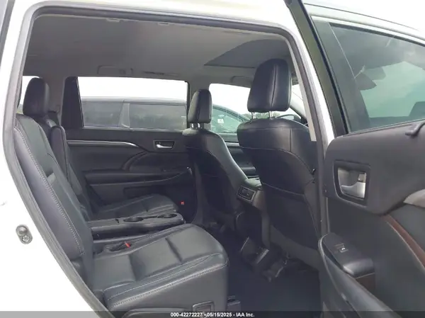 5TDDZRFH9HS389870 2017 TOYOTA HIGHLANDER - Image 8