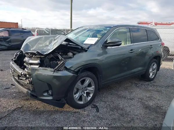 5TDDZRFH9HS393708 2017 TOYOTA HIGHLANDER - Image 2
