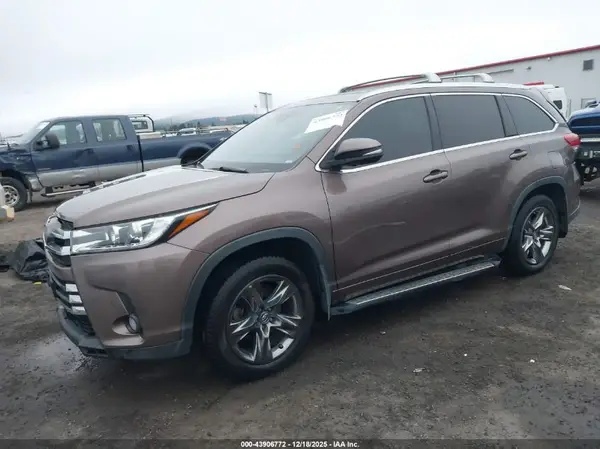 5TDDZRFH9HS403752 2017 TOYOTA HIGHLANDER - Image 2