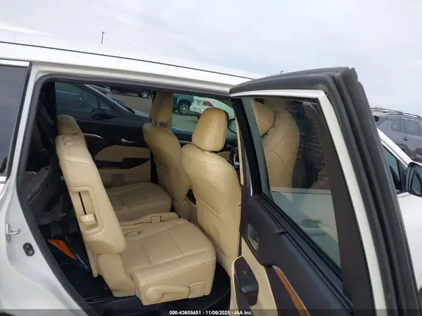 5TDDZRFH9HS421572 2017 TOYOTA HIGHLANDER - Image 8