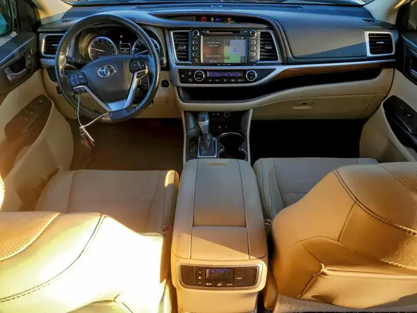 5TDDZRFH9HS421846 2017 TOYOTA HIGHLANDER - Image 8