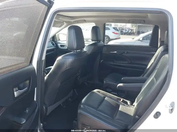 5TDDZRFH9HS429932 2017 TOYOTA HIGHLANDER - Image 8