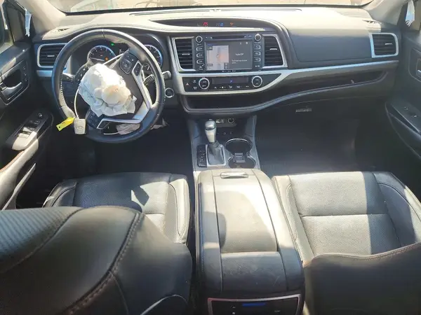 5TDDZRFH9HS430899 2017 TOYOTA HIGHLANDER - Image 8