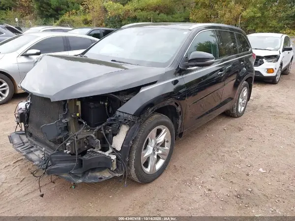5TDDZRFH9HS439912 2017 TOYOTA HIGHLANDER - Image 2