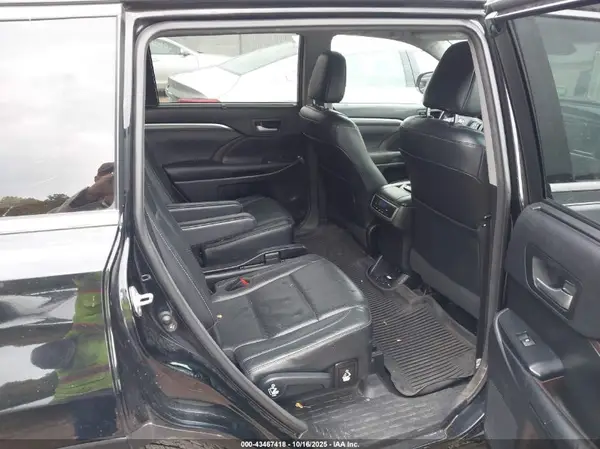 5TDDZRFH9HS439912 2017 TOYOTA HIGHLANDER - Image 8