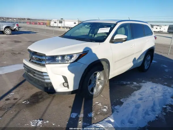5TDDZRFH9HS450182 2017 TOYOTA HIGHLANDER - Image 2