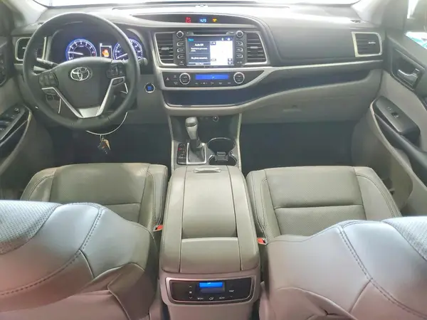 5TDDZRFH9HS462459 2017 TOYOTA HIGHLANDER - Image 8