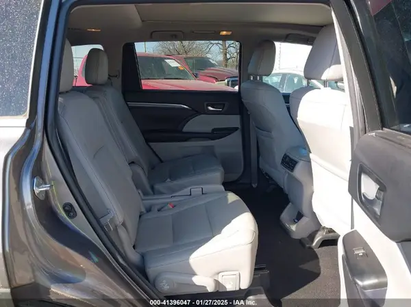 5TDDZRFH9HS464762 2017 TOYOTA HIGHLANDER - Image 8