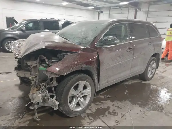 5TDDZRFH9HS468813 2017 TOYOTA HIGHLANDER - Image 2