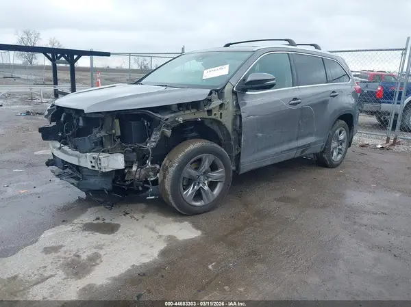 5TDDZRFH9JS801386 2018 TOYOTA HIGHLANDER - Image 2