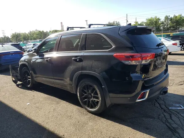 5TDDZRFH9JS812422 2018 TOYOTA HIGHLANDER - Image 2