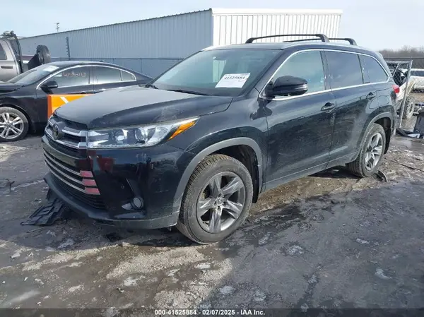 5TDDZRFH9JS824800 2018 TOYOTA HIGHLANDER - Image 2