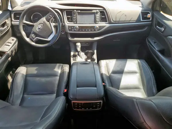 5TDDZRFH9JS825235 2018 TOYOTA HIGHLANDER - Image 8