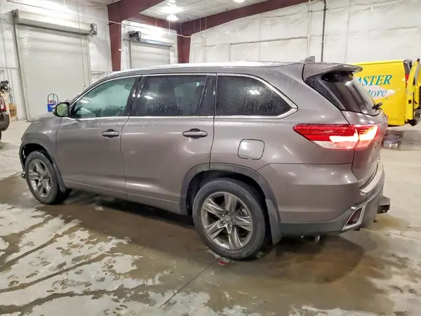 5TDDZRFH9JS829978 2018 TOYOTA HIGHLANDER - Image 2