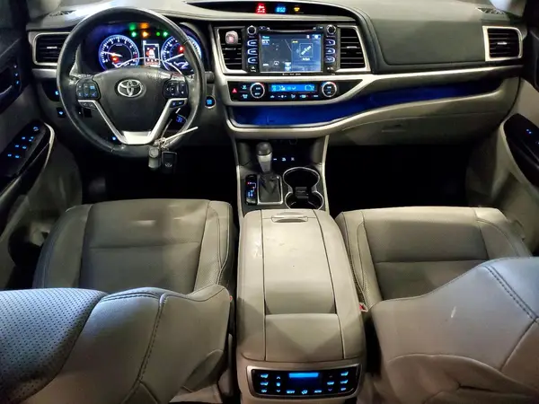 5TDDZRFH9JS829978 2018 TOYOTA HIGHLANDER - Image 8