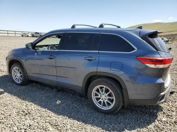 5TDDZRFH9JS836445 2018 TOYOTA HIGHLANDER - Image 2